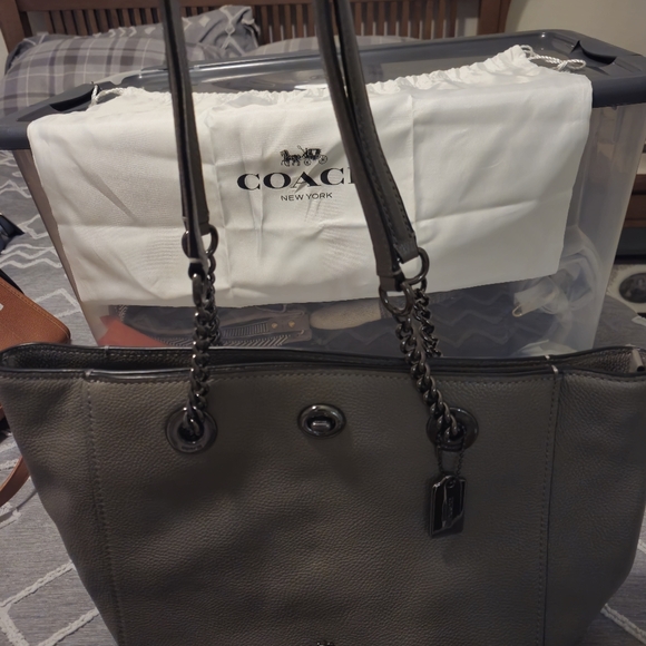 Coach - Picture 2 of 4